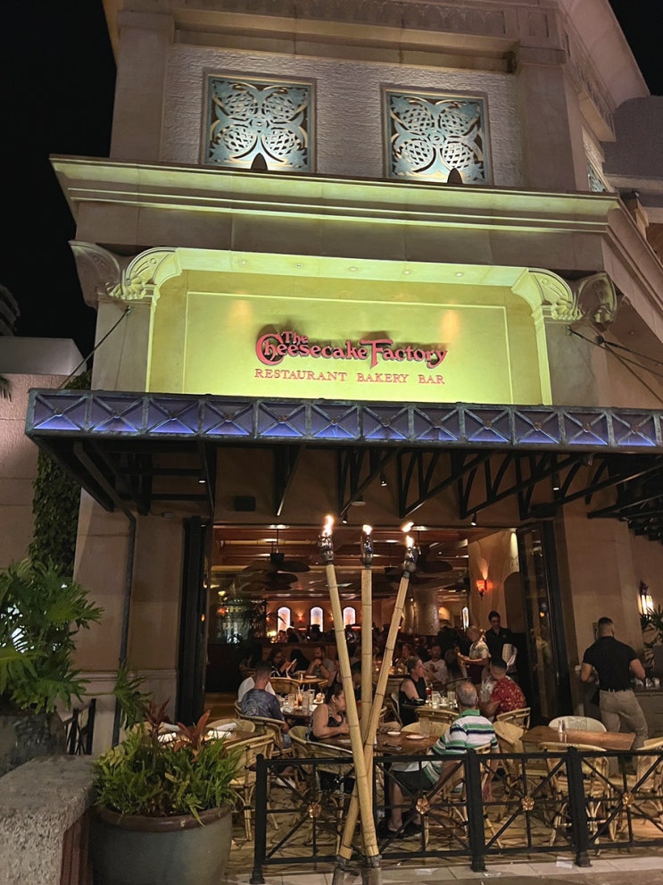  하와이 호놀룰루 치즈케이크팩토리(Cheesecake Factory) - 와이키키 맛집 아기랑 (예약)