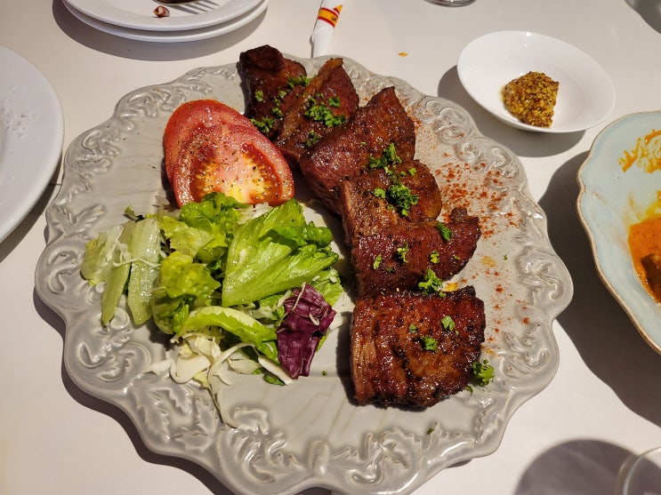  연희동 맛집 작은스페인 꽃갈비라구트레체 화이트크림뇨끼