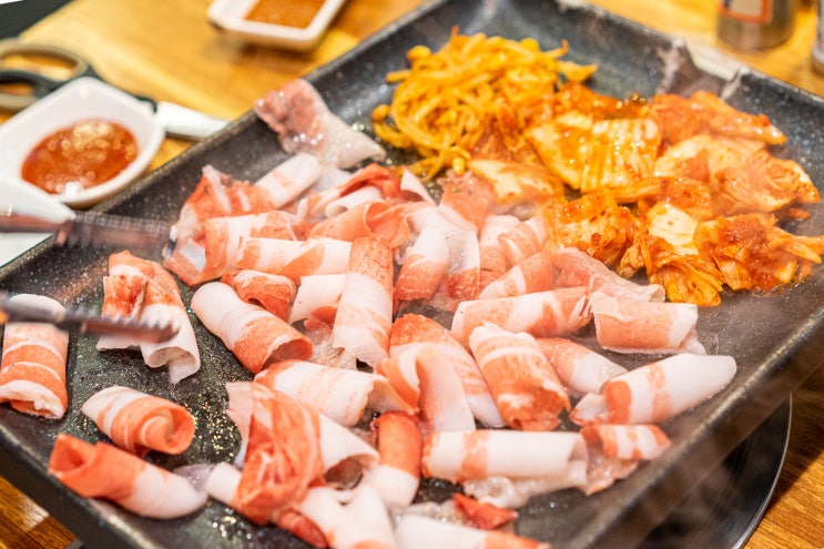  인천 청라 가정동 고기집 - 루원시티 새벽 야식으로 김치 대패 삼겹살