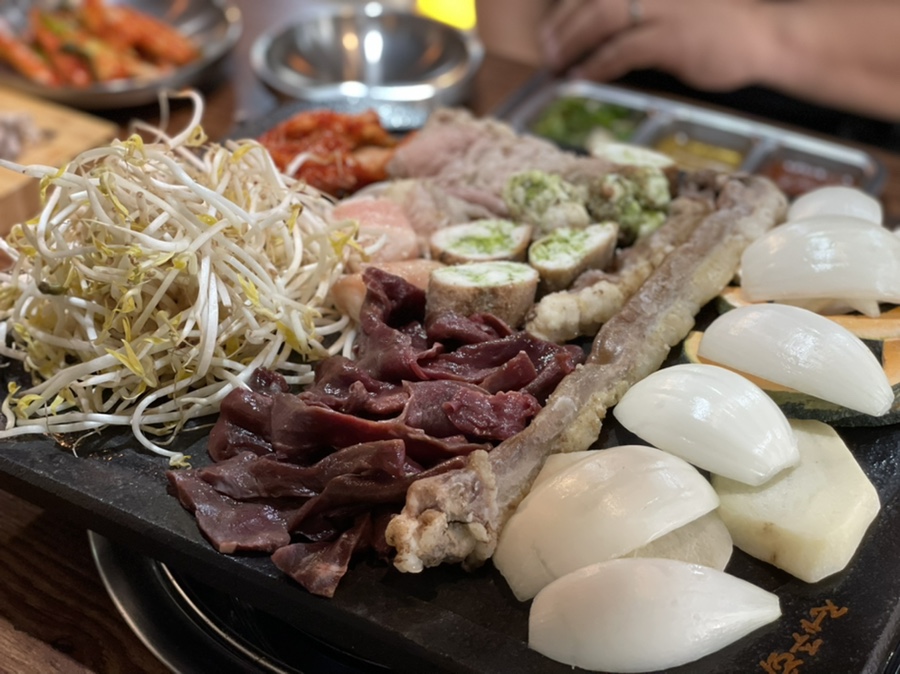 청춘한우곱창 초월점 사진 1