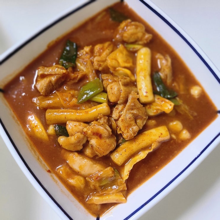  [밀키트]  두끼떡볶이 《떡볶이를 품은 닭》 닭갈비? 닭볶음탕?