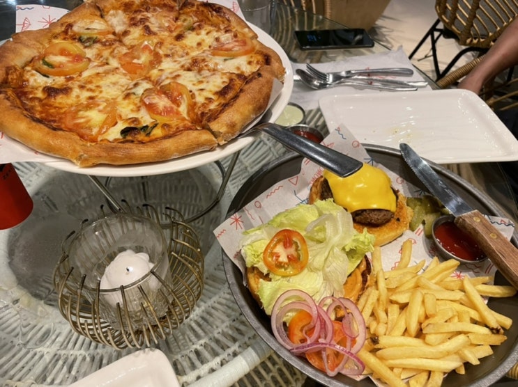  보라카이 여행 :: 분위기 좋은 맛집 차차의 비치 카페 COAST 호텔