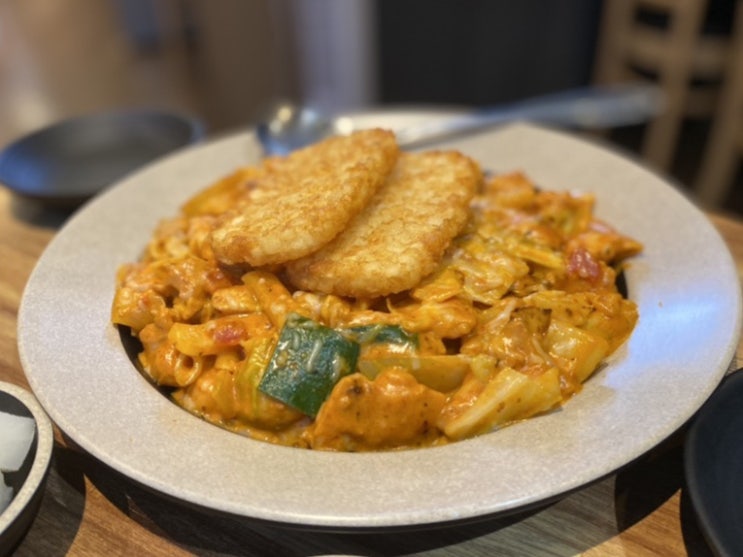 로제닭갈비 맛있기로 유명한 신촌맛집 장군닭갈비