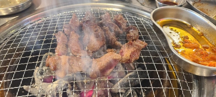  서울시 등촌동에서 가성비 좋은 고깃집 맛집인 [서민돼지] 입니다.