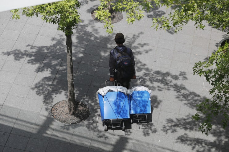 없어야 산다, 집도 일도 자식도…기초수급 ‘바늘구멍’에 들어가려면 없어야 산다, 집도 일도 자식도…기초수급 ‘바늘구멍’에 들어가려면