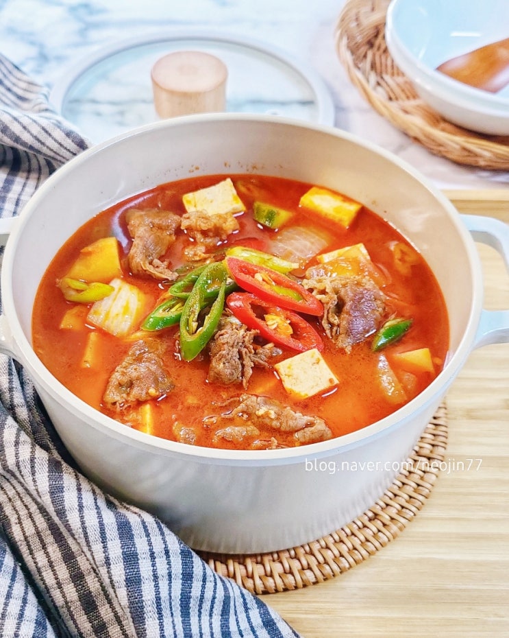 차돌박이 고추장찌개 얼큰하고 칼칼한 차돌박이찌개 요리 저녁메뉴추천 차돌박이 고추장찌개 얼큰하고 칼칼한 차돌박이찌개 요리 저녁메뉴추천