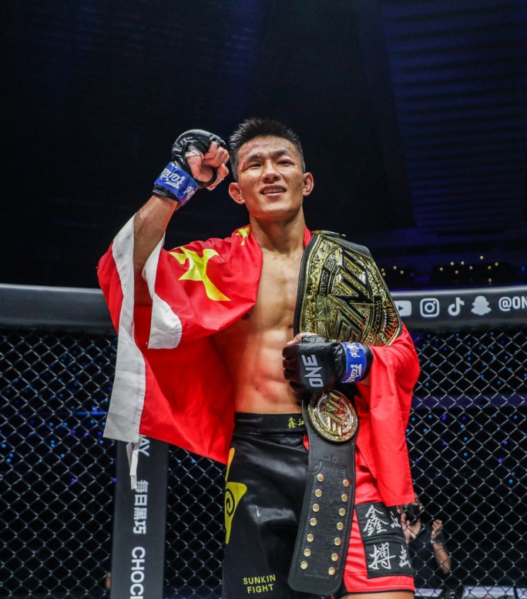 탕 카이, 중국인 남자파이터 최초로 MMA 챔피언 등극