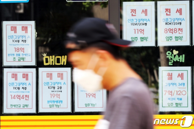 '역대 최초' 전국 집값이 무너졌다…버티던 전북·강원 하락 전환 '역대 최초' 전국 집값이 무너졌다…버티던 전북·강원 하락 전환