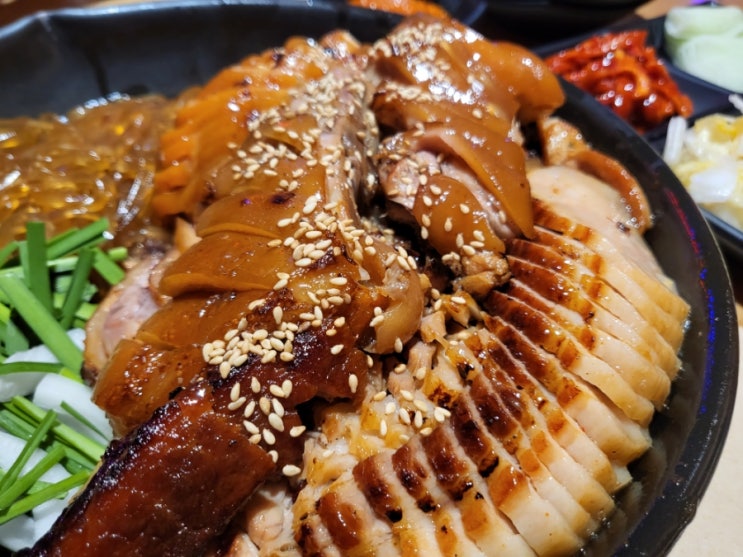  마왕족발 ; 교대역족발 오븐에 3번 구워낸 마왕통구이 보쌈 반반세트