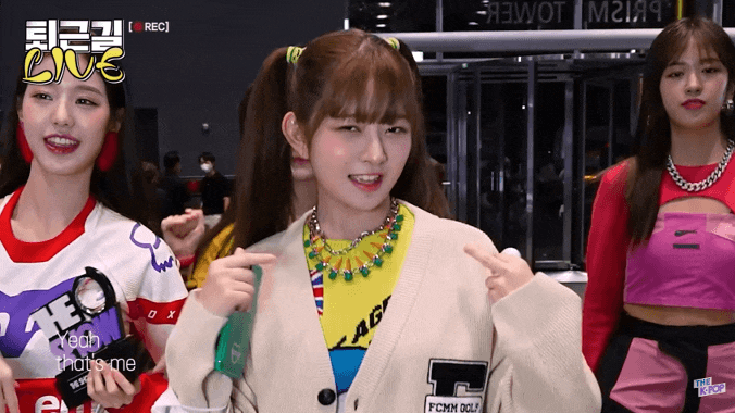  아이브 움짤 92 (퇴근길LIVE 아이브 gif / 튀르기예즈 안유진 gif / 뮤직뱅크 아이브1위 gif / 안유진생일 브이라이브 gif)
