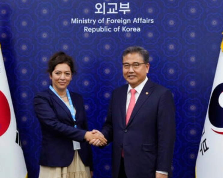 N. 한국은 유엔 감시단을 미국의 인권 문제에 대해 '인형'이라고 부릅니다. N. 한국은 유엔 감시단을 미국의 인권 문제에 대해 '인형'이라고 부릅니다.
