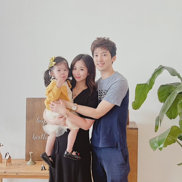  기념일에 특별한 보우드 커플시계와 함께 분위기 좋은 레스토랑 애드립 데이트