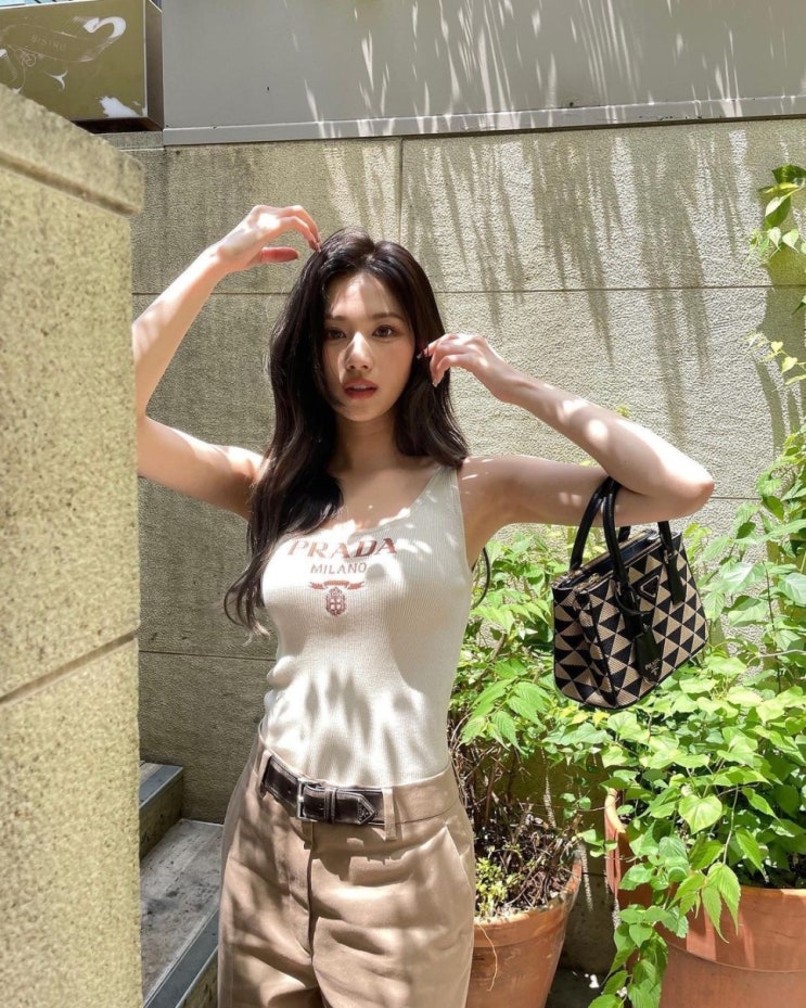 트와이스 사나, "언니 너무 예뻐요 진짜 보고 싶었다" 애정을 고백한 아이돌 멤버에게서 선물 받아 트와이스 사나, "언니 너무 예뻐요 진짜 보고 싶었다" 애정을 고백한 아이돌 멤버에게서 선물 받아