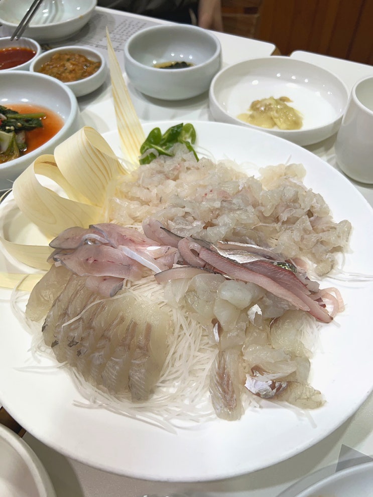 압구정 충무상회 - 도다리세꼬시, 해물탕, 전어회 맛집 통영향토음식 지정 횟집 (룸/메뉴/주차)