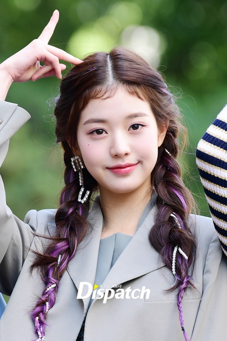 걸그룹 아이브, 트와이스 누르고 뮤직뱅크 9월 첫째 주 1위...안유진 가을 레이 장원영 리즈 이서 출근길 포즈 걸그룹 아이브, 트와이스 누르고 뮤직뱅크 9월 첫째 주 1위...안유진 가을 레이 장원영 리즈 이서 출근길 포즈