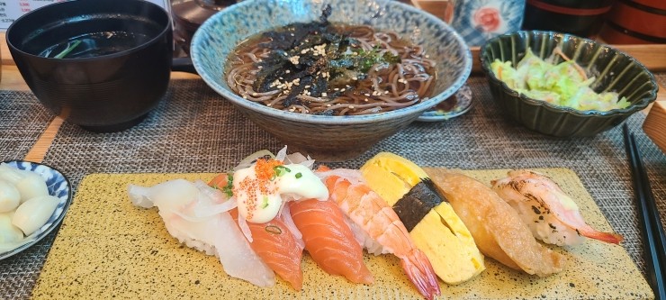  서울시 등촌동에서 초밥 맛집인 [스시미즈키] 입니다.