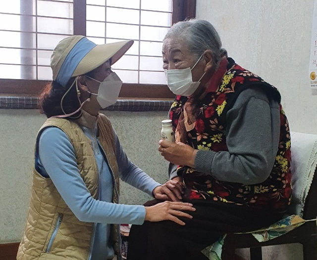 홀몸 노인 살린 야쿠르트 아줌마…하루 18.5 달린다 홀몸 노인 살린 야쿠르트 아줌마…하루 18.5 달린다