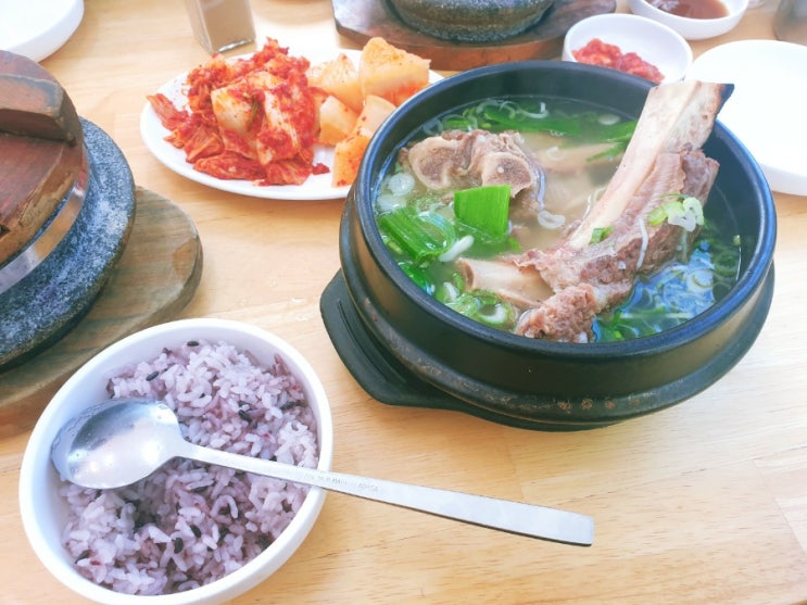  든든한 국밥 한그릇