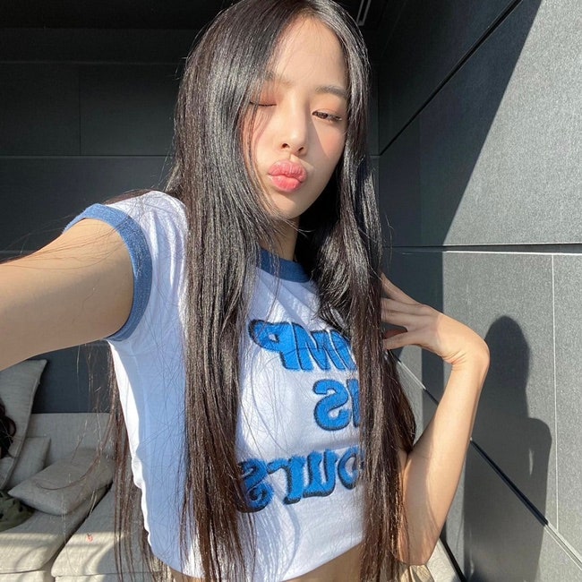 HYBE ADOR's NewJeans Minji: Inkigayo Selfies, Casual Outfits, Wallpapers, and Instagram Photo Collection