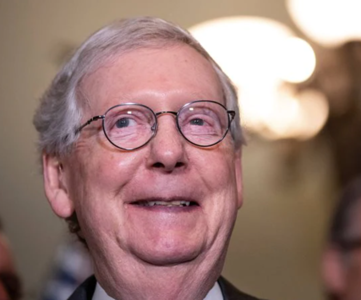 중간고사 기간 동안 McConnell은 압력에 직면했습니다. 중간고사 기간 동안 McConnell은 압력에 직면했습니다.