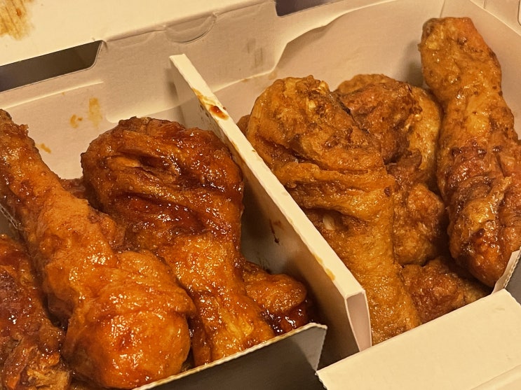 교촌반반오리지날 마늘간장맛과 매콤한맛이 어우러진 치킨