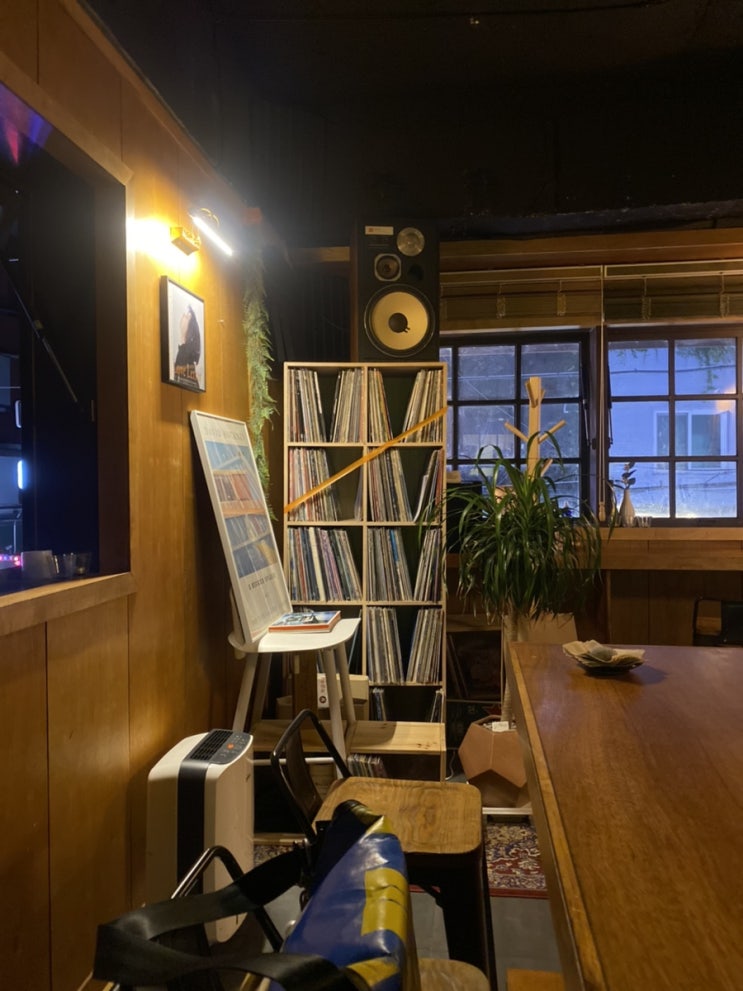  독백 92 / LP바는 처음이라…