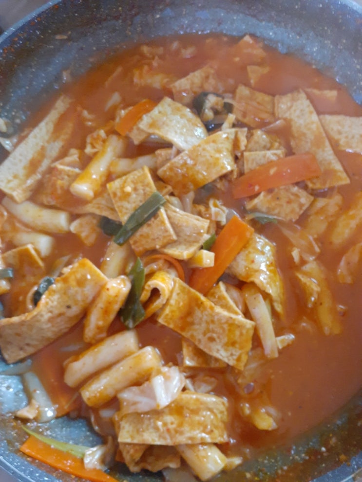  떡볶이 와 마당꽃구경