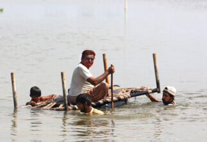 파키스탄은 홍수로 피해를 입은 3300만 명에 대한 더 많은 원조를 호소합니다.