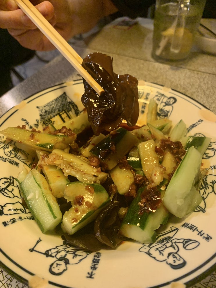  용산, 이색적인 분위기 맛집을 찾고 있다면 '꺼거'
