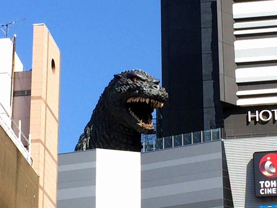  신주쿠 가부키초 의 실물 크기 고질라 헤드