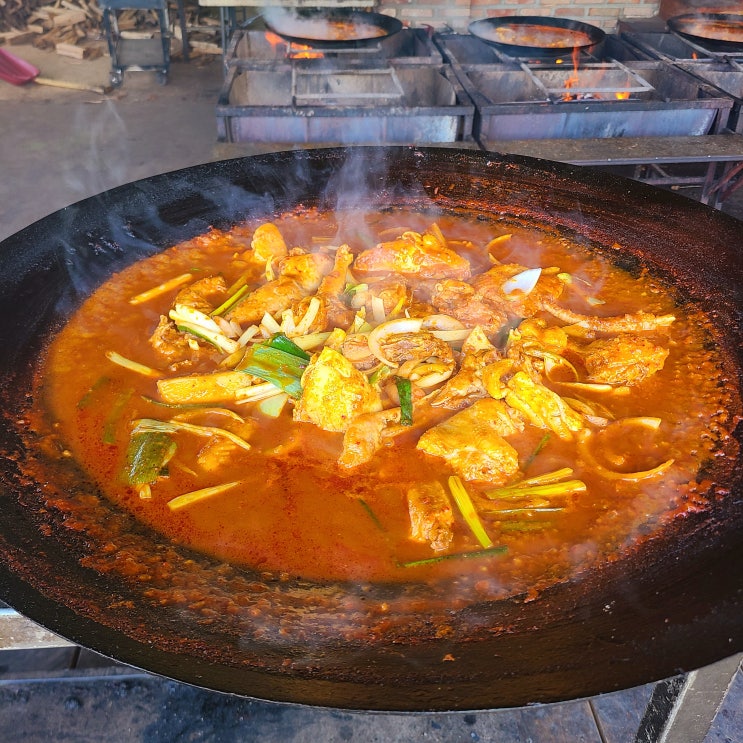  [무주 맛집] "무주농원" :: 솥뚜껑 위에 펼쳐진 푸짐한 닭볶음탕!