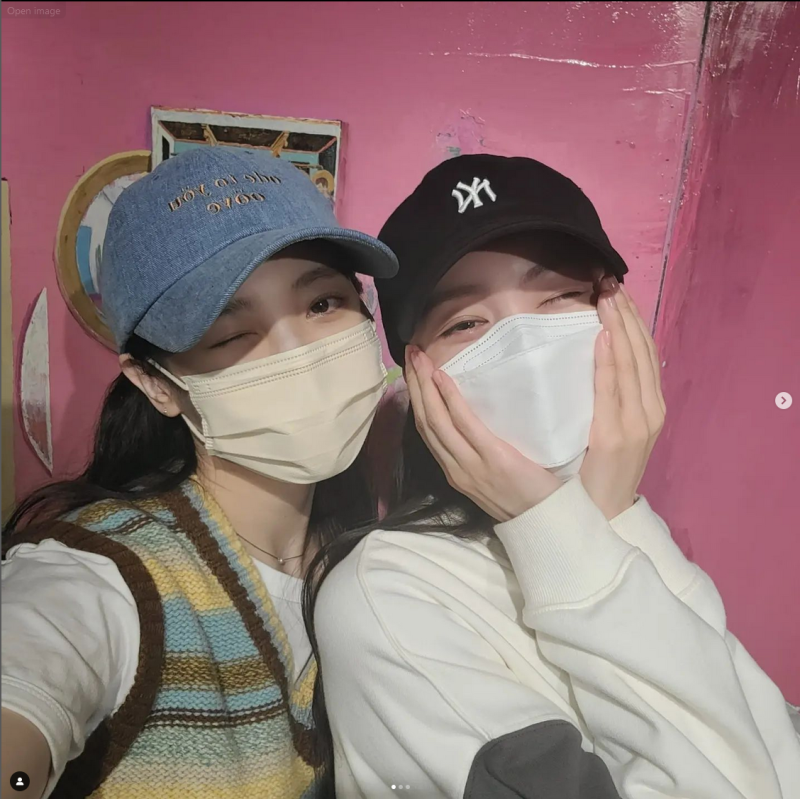 가수 유라와 배우 김예원의 비공식 데이트