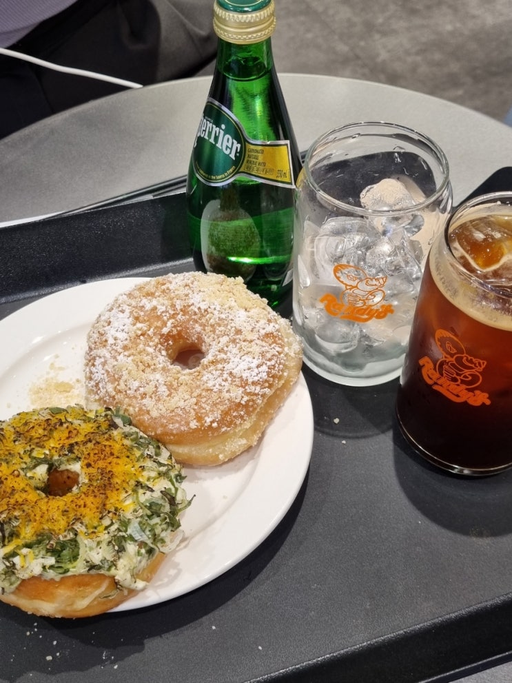  랜디스 도넛 : 신사 가로수길 도넛 맛집 추천/아이언맨 도넛 카페