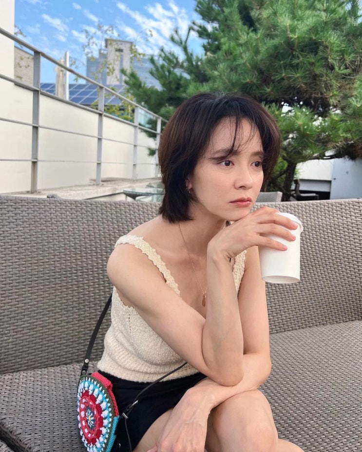 살 쏙 빠진 모습으로 나타난 배우 송지효, "왜 이렇게 말랐어" 질문에 오미크론 언급 살 쏙 빠진 모습으로 나타난 배우 송지효, "왜 이렇게 말랐어" 질문에 오미크론 언급