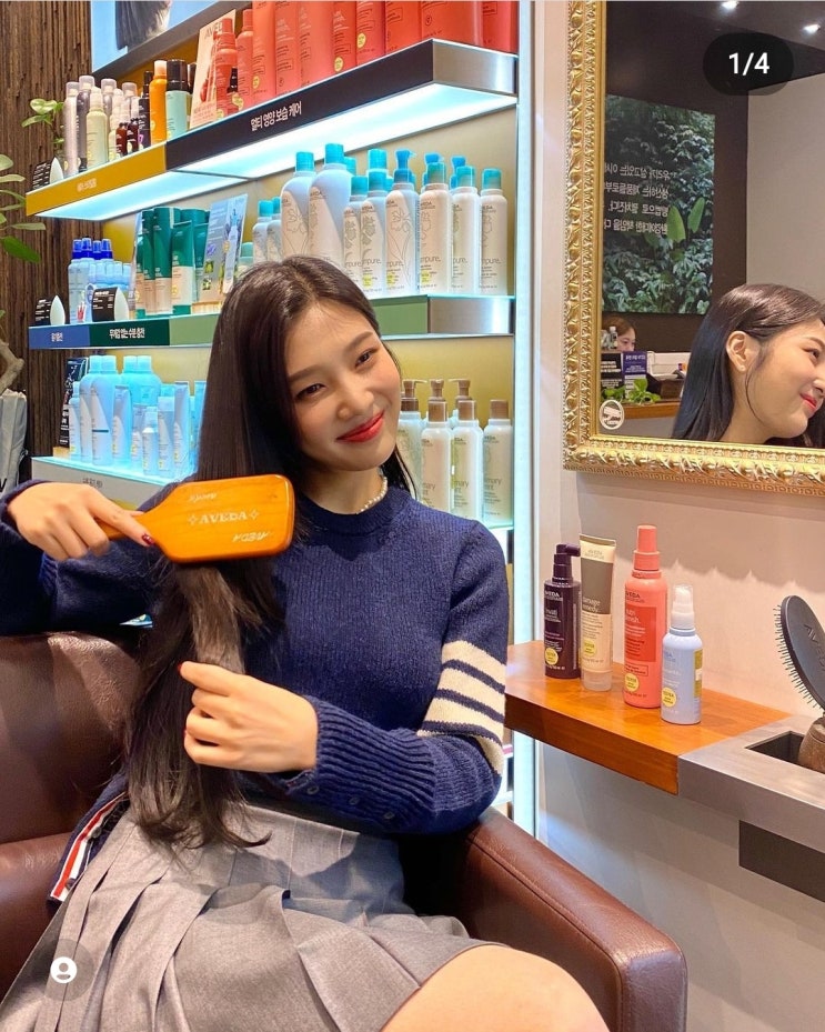 셀프리지 비비안 웨스트우드 미니 바스 릴리프 목걸이; 태연, 조이, 슬기 진주 초커 셀프리지 비비안 웨스트우드 미니 바스 릴리프 목걸이; 태연, 조이, 슬기 진주 초커