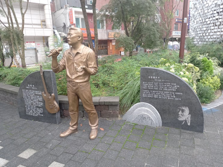 서울 서대문구 창천문화공원 가서 찍은 사진입니다.