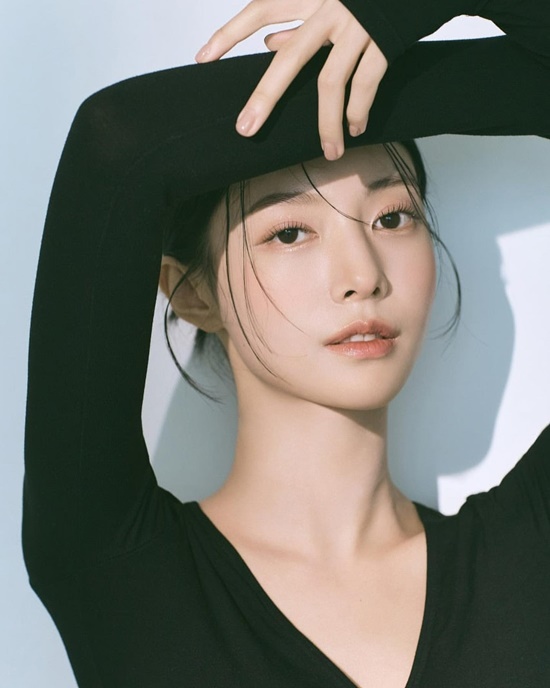 '강승윤 열애설'에 욕받이 된 신인 배우 문지효, 보호 안하는 YG 방치에 홀로 감내하는 아티스트 '강승윤 열애설'에 욕받이 된 신인 배우 문지효, 보호 안하는 YG 방치에 홀로 감내하는 아티스트