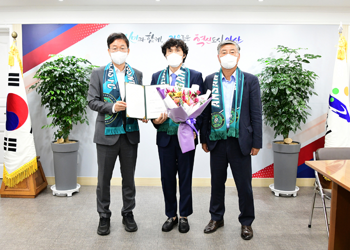 안산그리너스FC, <b>김길식</b> ‘前 <b>감독</b>’ 단장 임명
