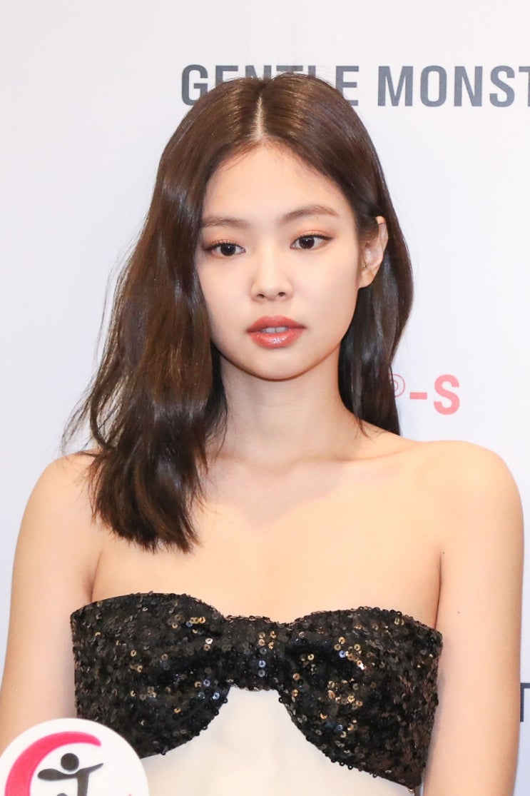  머글 케이팝 일기: 거창 뷔에게 빠진 청담 제니..행복하니?