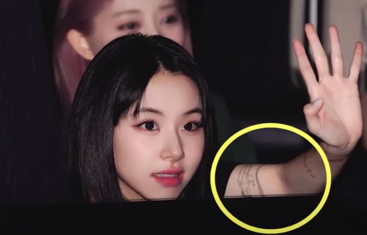 트와이스 채영 새로운 타투 화제... 나체여성 사슬 형상 갑론을박 상황 트와이스 채영 새로운 타투 화제... 나체여성 사슬 형상 갑론을박 상황