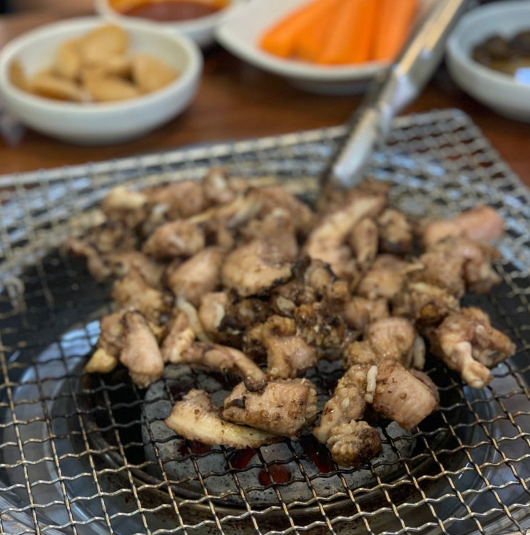  부산 자갈치 시장 원조 73년 3대 엄마집 숯불꼼장어 (생애 첫 꼼장어 도전!)