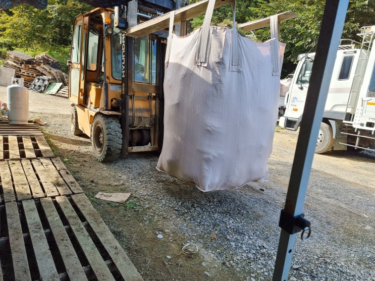  판잔디 지게차로 쉽게 내릴수 있어요(마대잔디)