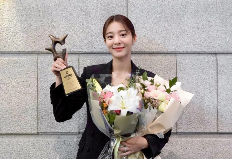 승승장구 중인 설인아, '2022 올해의 브랜드 대상' 라이징 스타 선정...뜨거운 인기 입증 승승장구 중인 설인아, '2022 올해의 브랜드 대상' 라이징 스타 선정...뜨거운 인기 입증