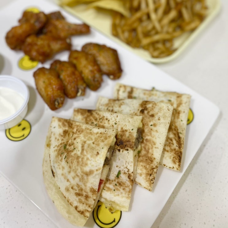  별 기대없이 시켰다가 맛있어서 재주문한 광교 퀘사디아 맛집, 아미고타코&커피 광교직영점