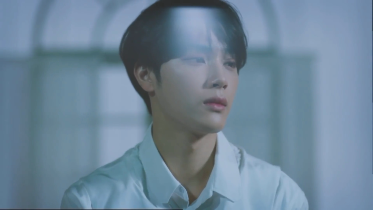  흰셔츠 주학년
