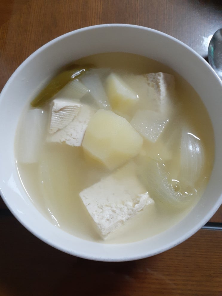  감자국과 밑반찬, 눈물