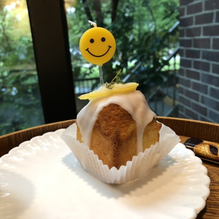  [연남 카페] 연남동 벚꽃집 / 낮보다 저녁이 더 예쁜 연트럴파크 카페