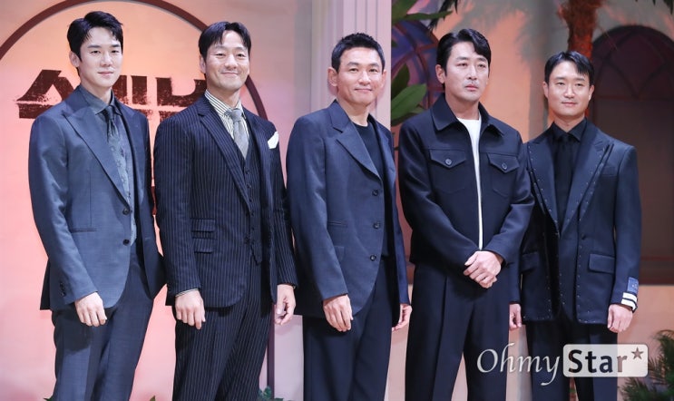 실제 아프리카 국가에서 벌어진 실화 다룬 넷플릭스 '수리남', 하정우 황정민 등 초호화 캐스팅 공개 실제 아프리카 국가에서 벌어진 실화 다룬 넷플릭스 '수리남', 하정우 황정민 등 초호화 캐스팅 공개