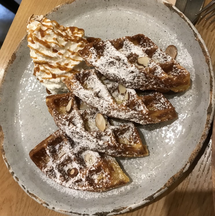  홍대에서 맛있는 빙수와 와플