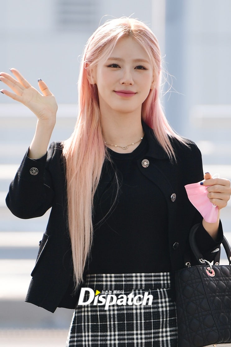그룹 여자아이들 미연·민니·소연·우기·슈화, 가을을 입은 여신의 미소 지으며 쿠알라룸푸르로 출국 그룹 여자아이들 미연·민니·소연·우기·슈화, 가을을 입은 여신의 미소 지으며 쿠알라룸푸르로 출국